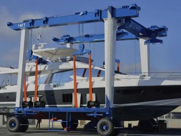 游艇吊的型號有哪些？分別適用于什么場合？